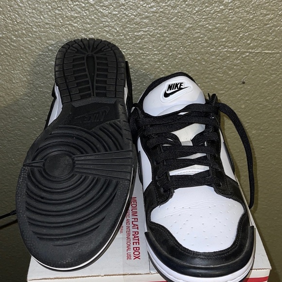 Nike Black and White Athletic Shoes - Picture 5 of 12